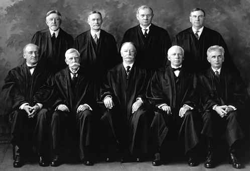 The 1925 Supreme Court Group Picture [Public domain], via Wikimedia Commons