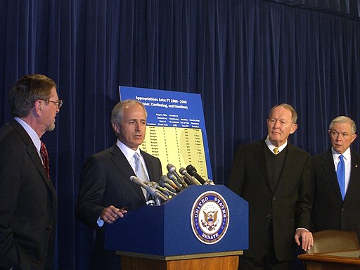 Corker proposes federal budget reform in February, 2018. From the Office of Senator Bob Corker [Public domain], via Wikimedia Commons.